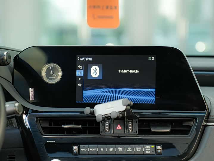 Фото 17 - Lexus ES