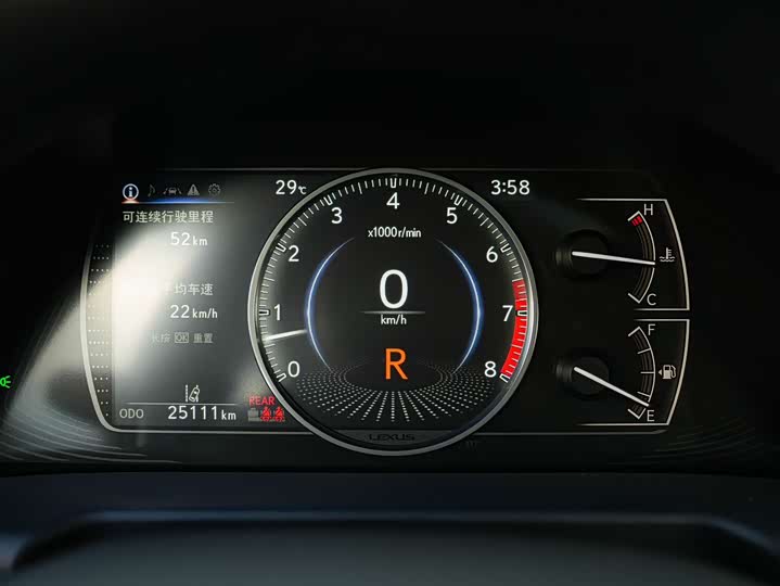 Фото 21 - Lexus ES