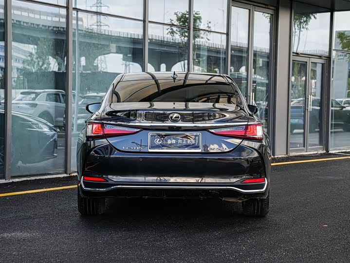 Фото 5 - Lexus ES