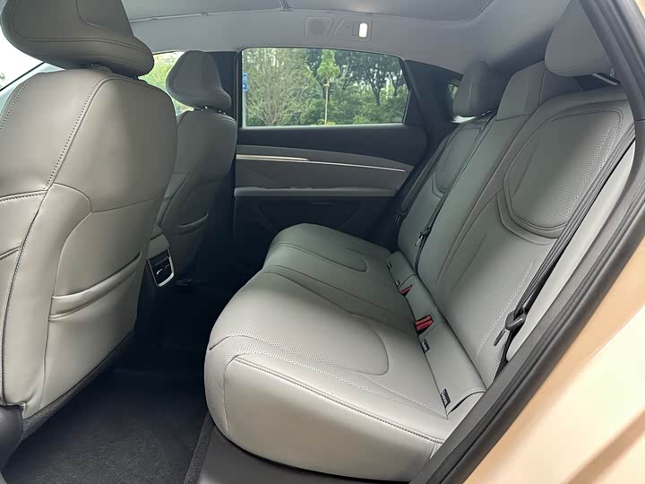 Фото 8 - XPeng Mona M03