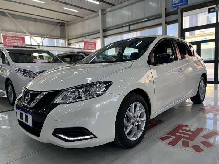 Фото 1 - Nissan Tiida