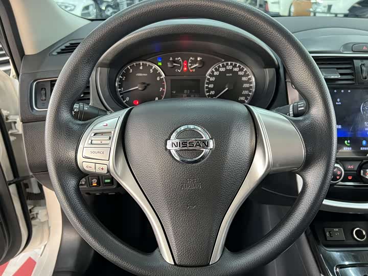 Фото 11 - Nissan Tiida