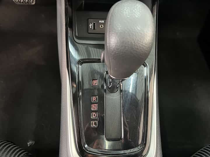 Фото 12 - Nissan Tiida