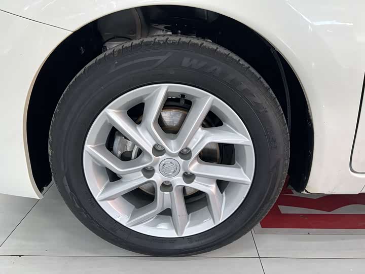 Фото 17 - Nissan Tiida