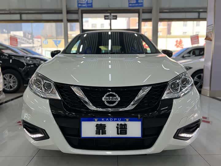 Фото 2 - Nissan Tiida