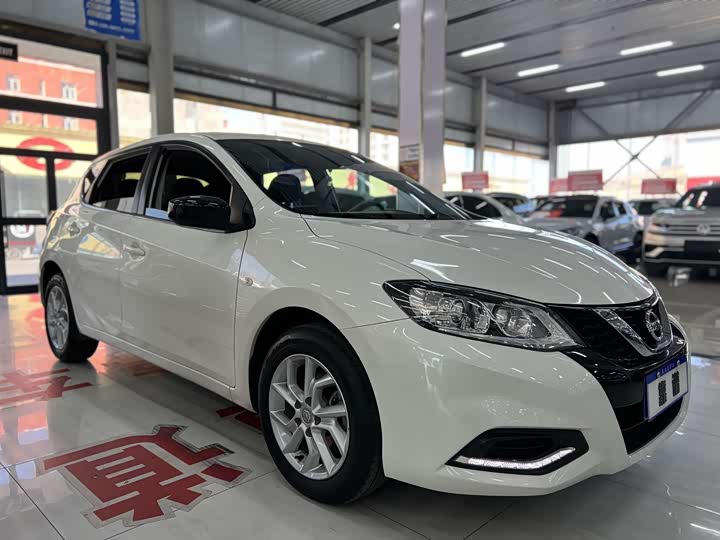 Фото 3 - Nissan Tiida