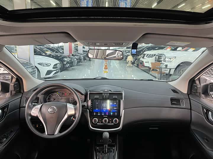 Фото 4 - Nissan Tiida