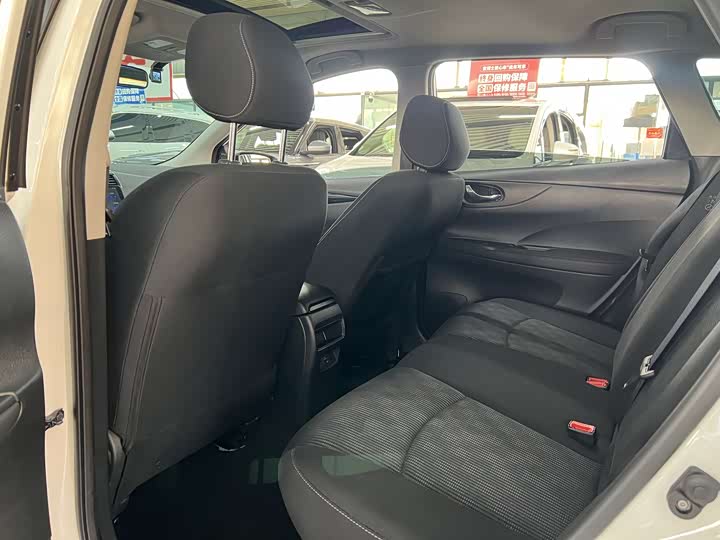 Фото 6 - Nissan Tiida