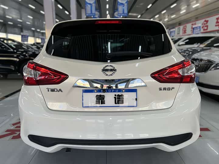 Фото 8 - Nissan Tiida