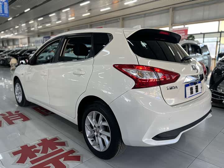 Фото 9 - Nissan Tiida