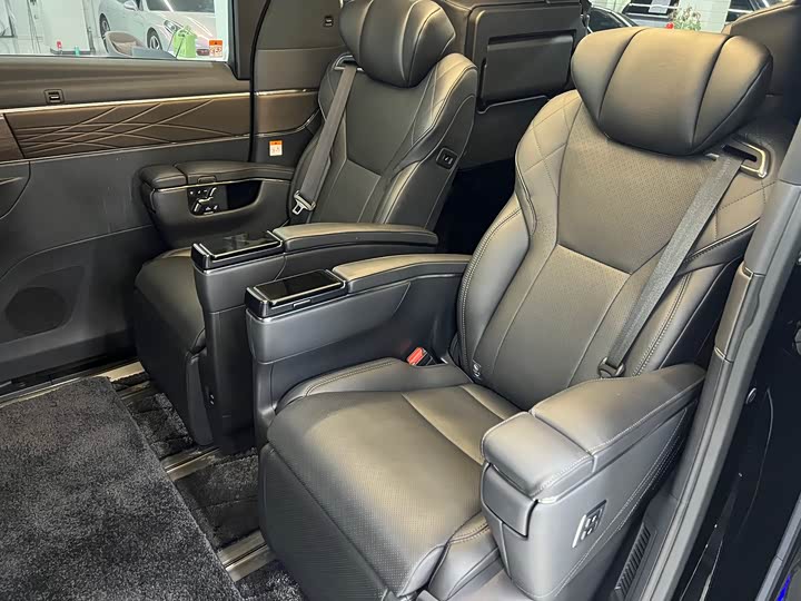 Фото 11 - Toyota Alphard