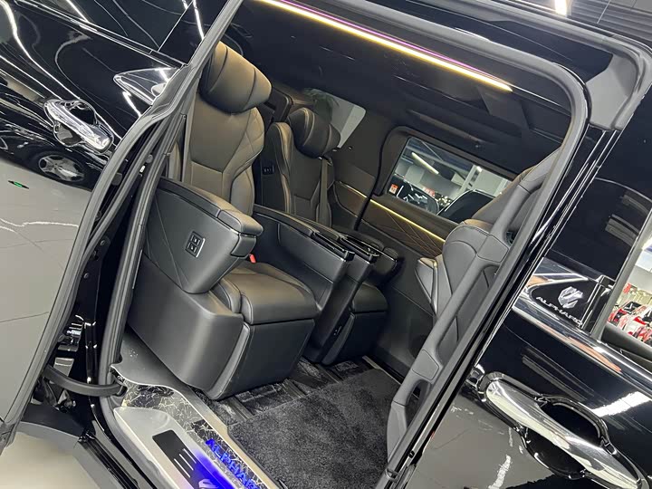 Фото 12 - Toyota Alphard