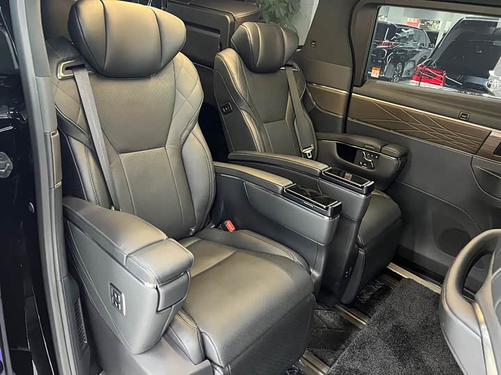 Фото 13 - Toyota Alphard