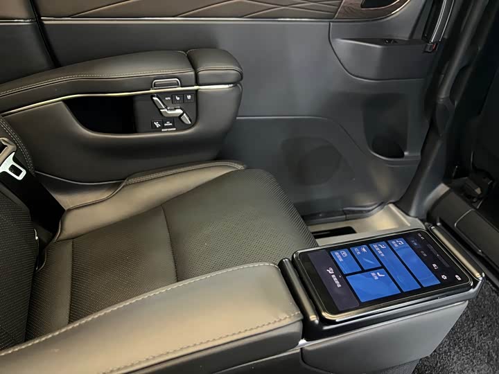 Фото 14 - Toyota Alphard