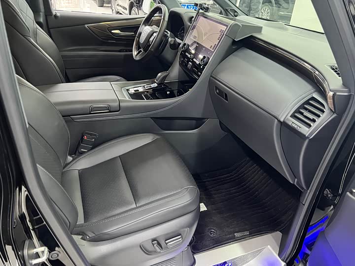 Фото 17 - Toyota Alphard