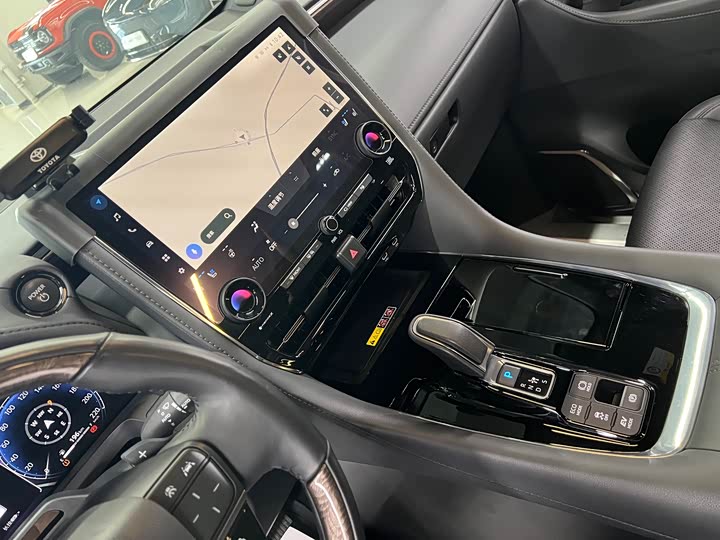 Фото 24 - Toyota Alphard