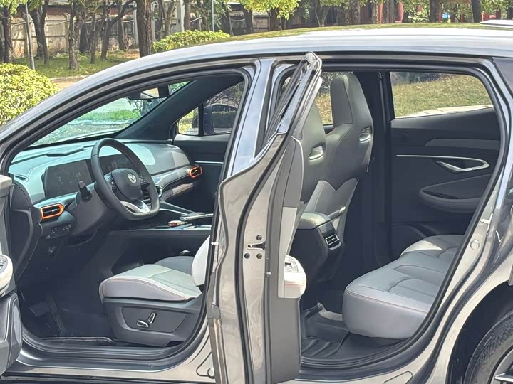 Фото 16 - Changan UNI-T