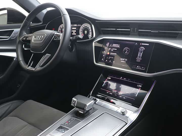 Фото 13 - Audi A6L