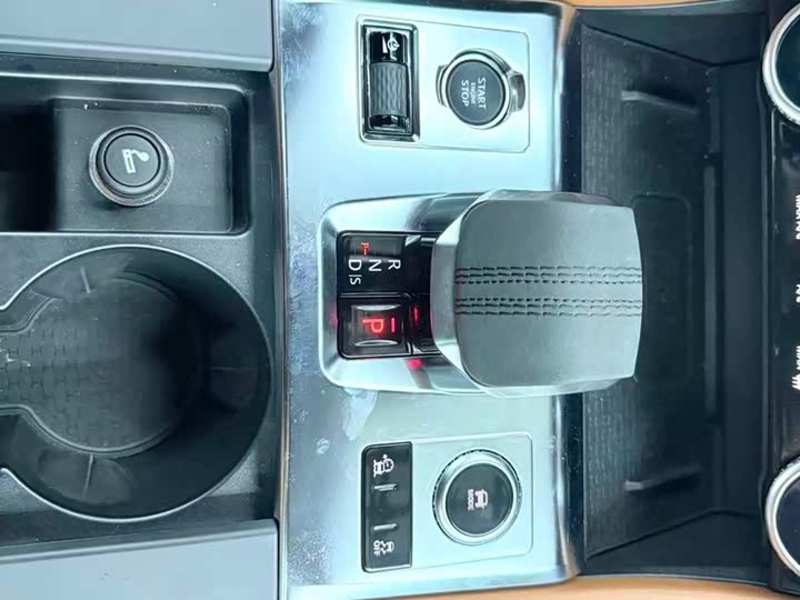 Фото 11 - Jaguar F-Pace