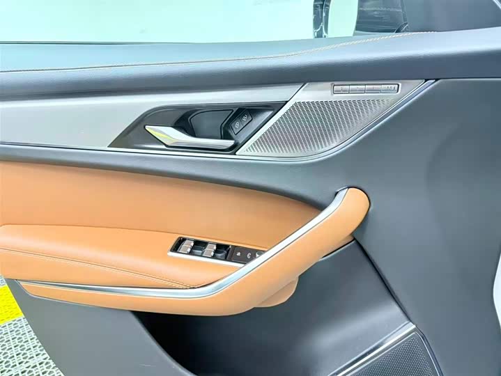 Фото 15 - Jaguar F-Pace