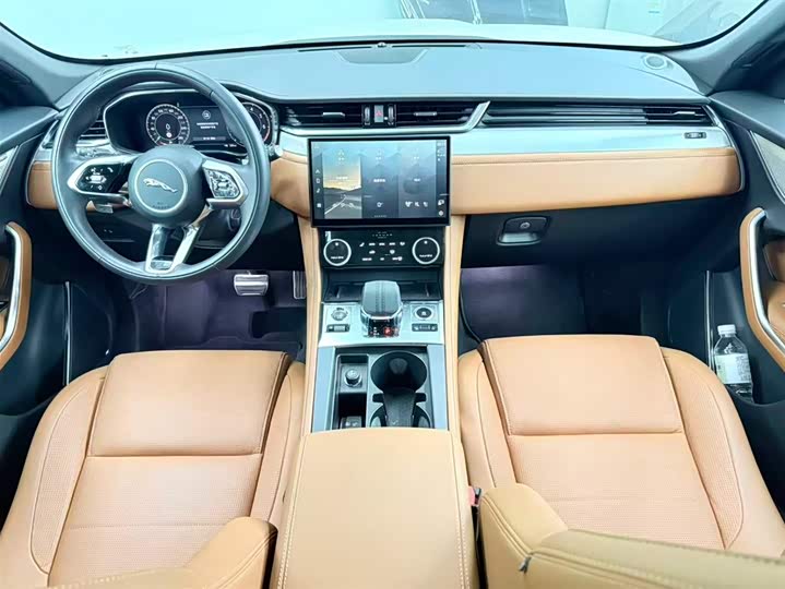 Фото 8 - Jaguar F-Pace