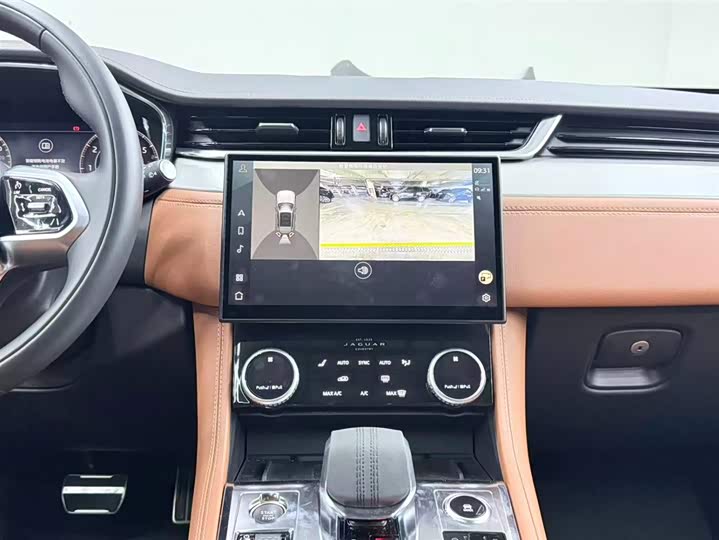 Фото 9 - Jaguar F-Pace