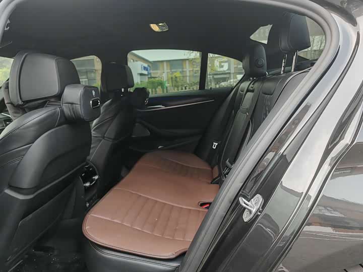 Фото 17 - BMW 5 Series