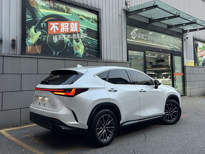 Фото 2 - Lexus NX