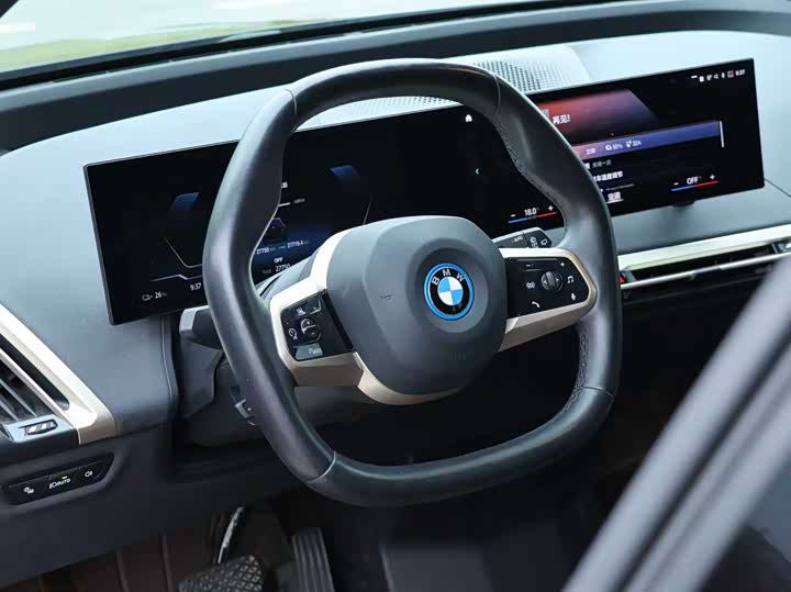 Фото 12 - BMW iX