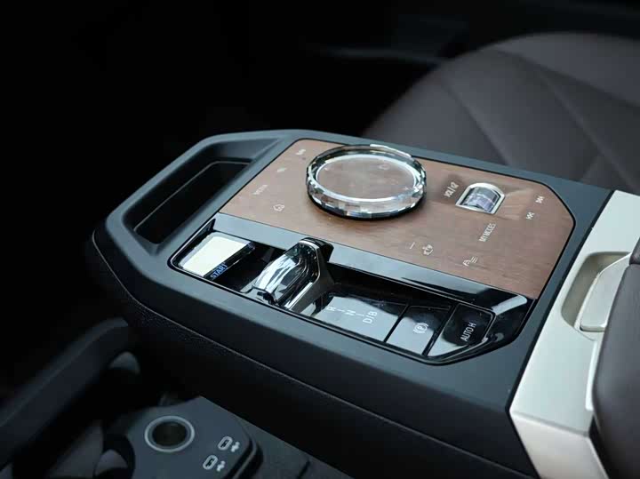 Фото 14 - BMW iX