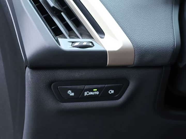 Фото 15 - BMW iX