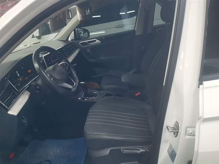 Фото 15 - Volkswagen Tiguan L Pro