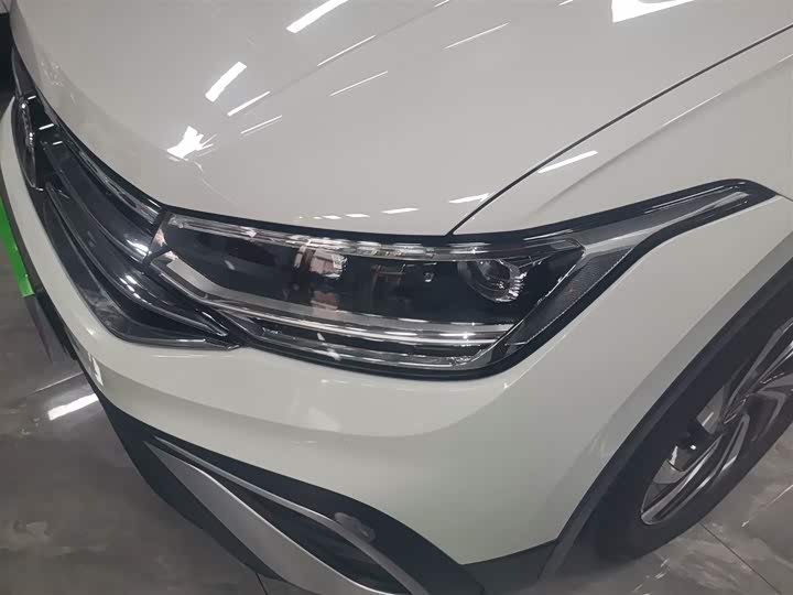 Фото 24 - Volkswagen Tiguan L Pro