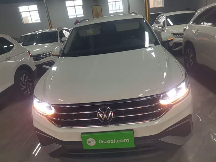 Фото 3 - Volkswagen Tiguan L Pro