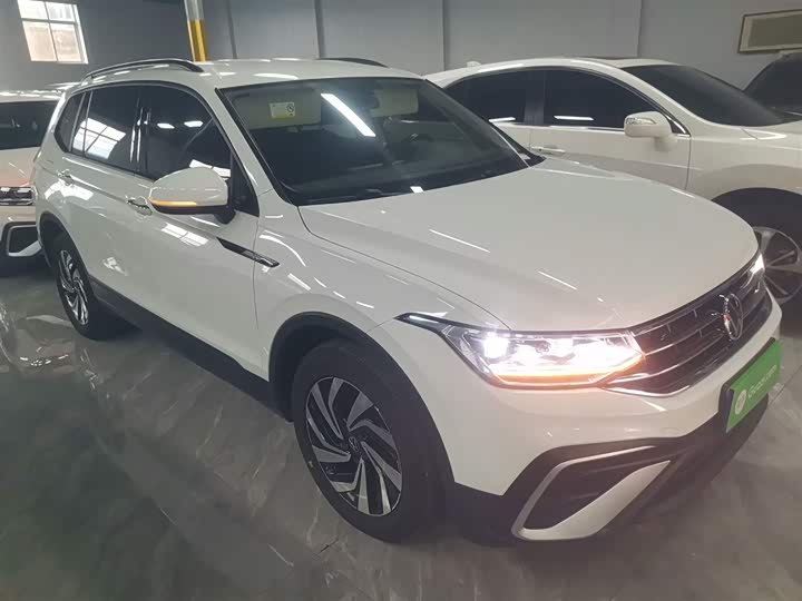 Фото 4 - Volkswagen Tiguan L Pro