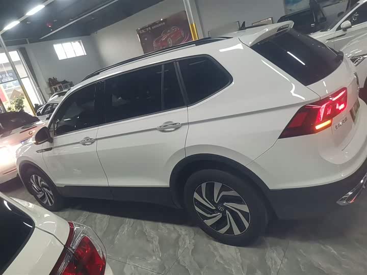 Фото 5 - Volkswagen Tiguan L Pro
