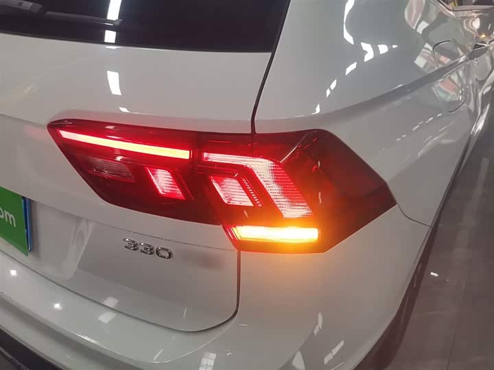 Фото 8 - Volkswagen Tiguan L Pro