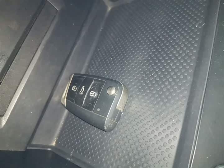 Фото 9 - Volkswagen Tiguan L Pro