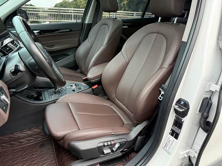 Фото 38 - BMW X1