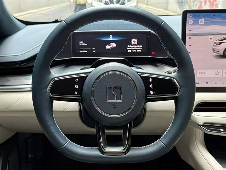 Фото 12 - Zeekr 001