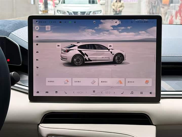 Фото 14 - Zeekr 001