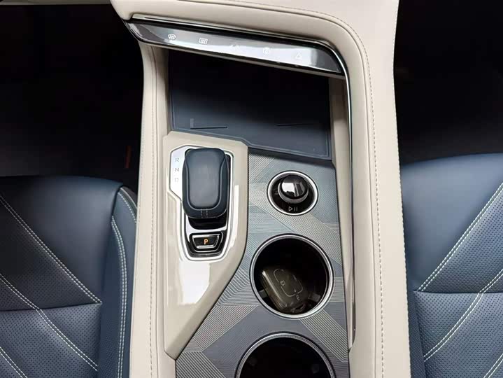 Фото 15 - Zeekr 001