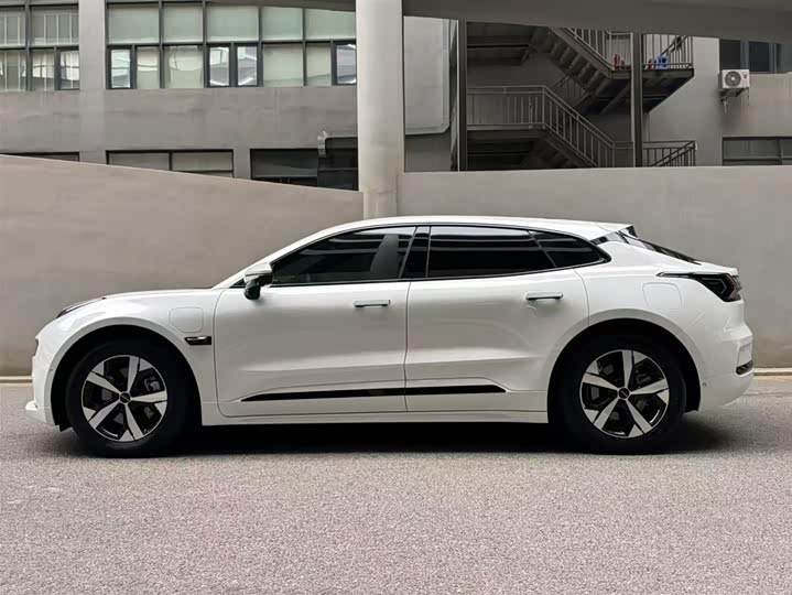 Фото 3 - Zeekr 001