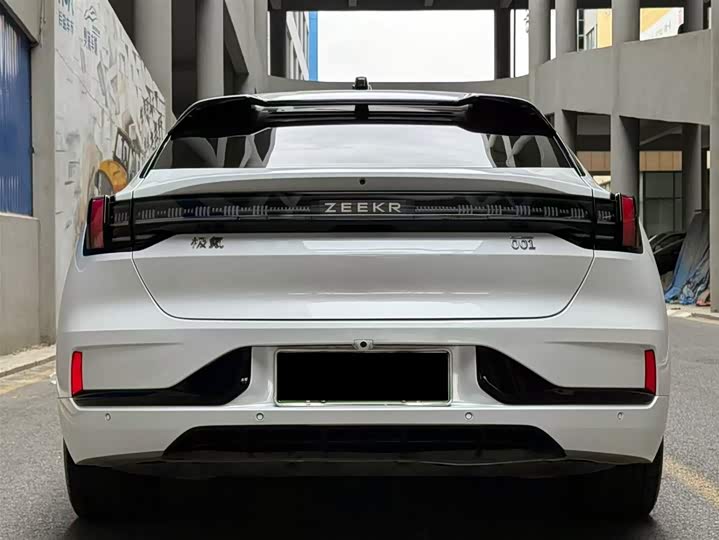 Фото 4 - Zeekr 001