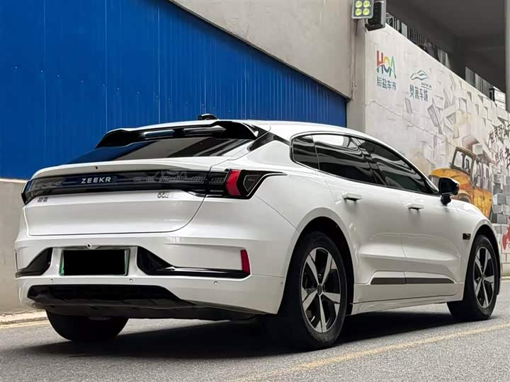 Фото 5 - Zeekr 001