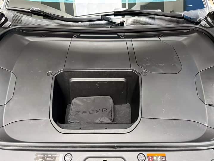 Фото 7 - Zeekr 001