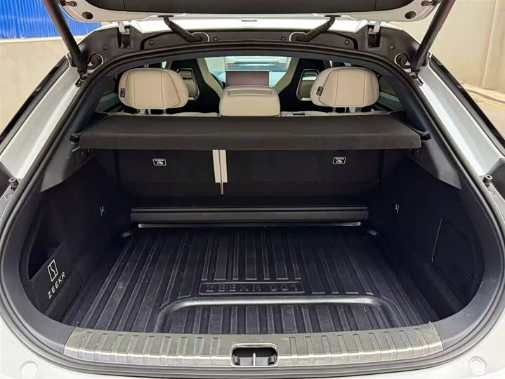 Фото 8 - Zeekr 001