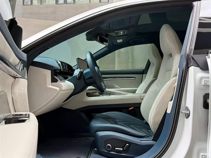 Фото 9 - Zeekr 001