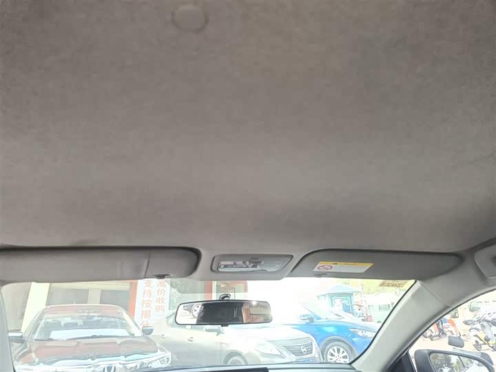 Фото 18 - Toyota Yaris L Hatchback