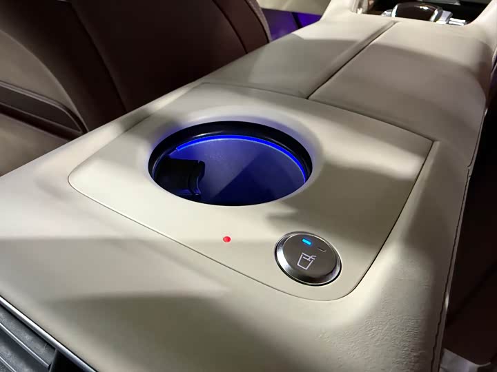 Фото 23 - Mercedes-Benz Maybach GLS